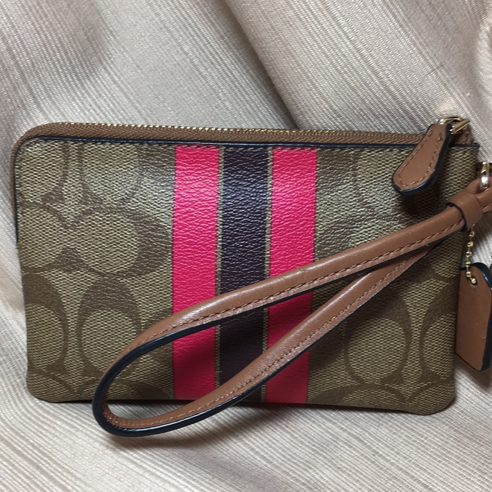 Coach wristlet - Picture 3 of 8